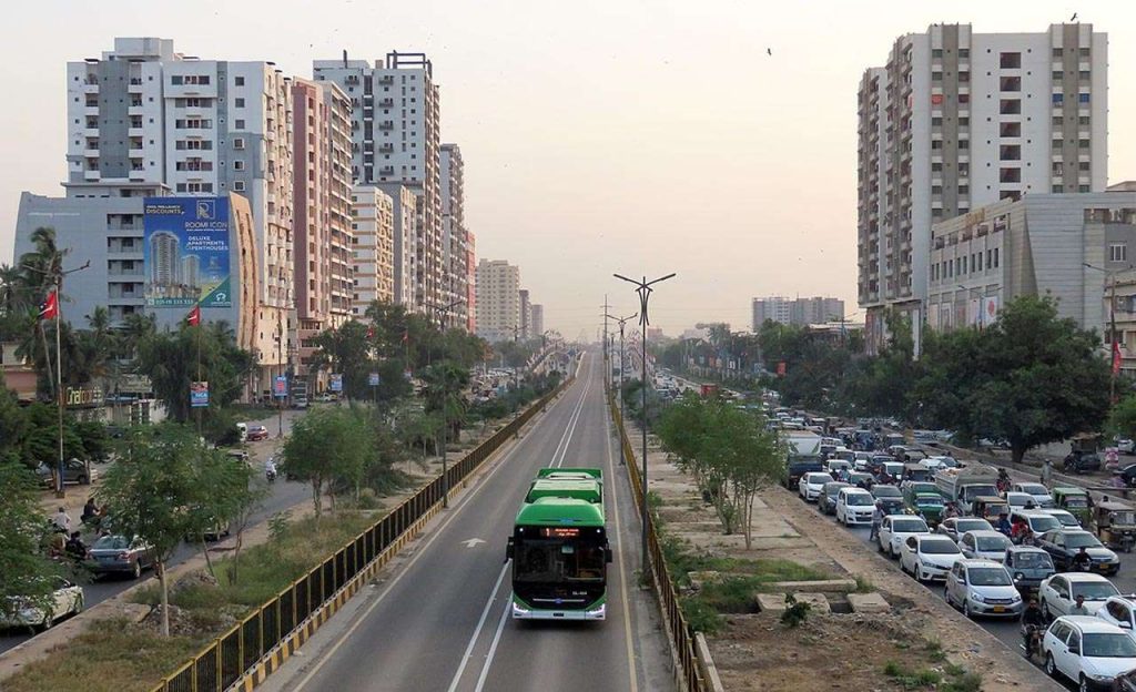 Karachi BRT Train - Lahore vs Karachi Debate
